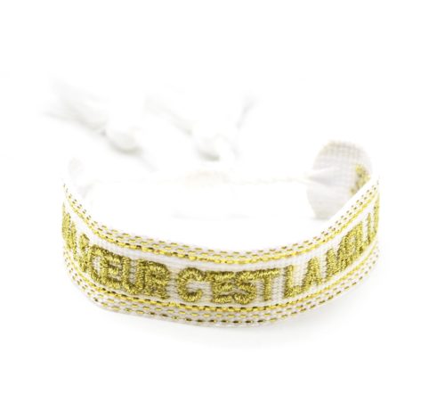 Bracelet-Manchette-Broderie-Blanc-Ma-Soeur-C-est-La-Meilleure-Dore-et-Pompons