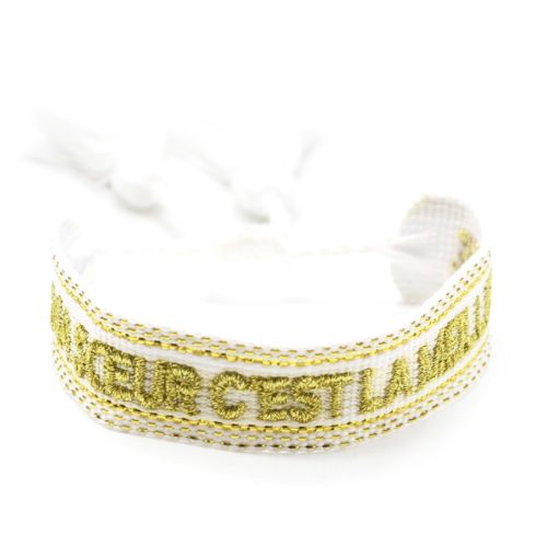 Bracelet-Manchette-Broderie-Blanc-Ma-Soeur-C-est-La-Meilleure-Dore-et-Pompons