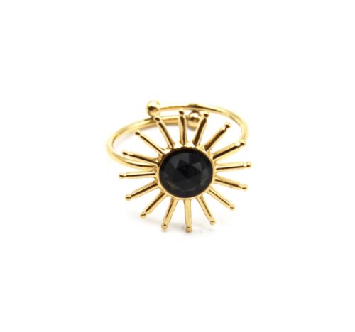 Bague-Reglable-avec-Soleil-Acier-Dore-et-Pierre-Noire-a-Facettes