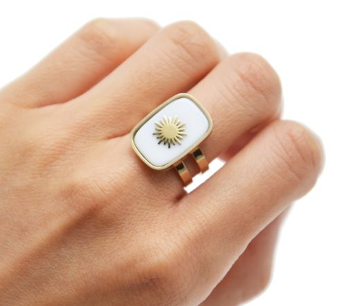 Bague-Large-avec-Pierre-Rectangle-Blanc-Blanche-Effet-Naturel-et-Soleil-Acier-Dore