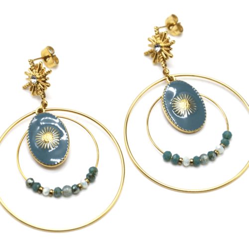 Boucles-dOreilles-Soleil-Cercles-Acier-Dore-avec-Medaille-Email-et-Perles-Bleu-Gris