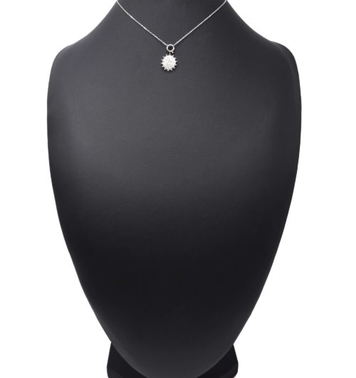 Collier-Pendentif-Mousqueton-et-Medaille-Martelee-Contour-Billes-Acier-Argente