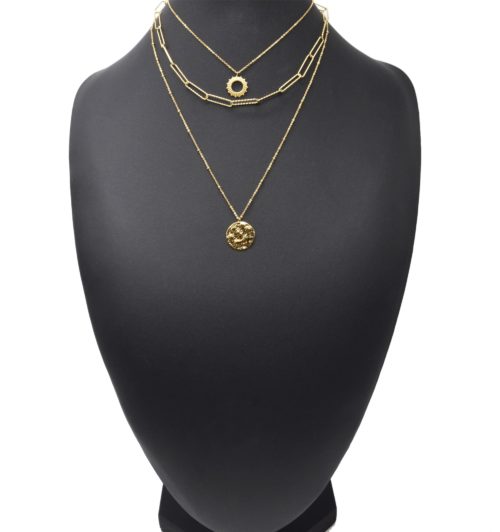 Collier-Triple-Chaines-avec-Soleil-Maillons-et-Medaille-Martelee-Acier-Dore