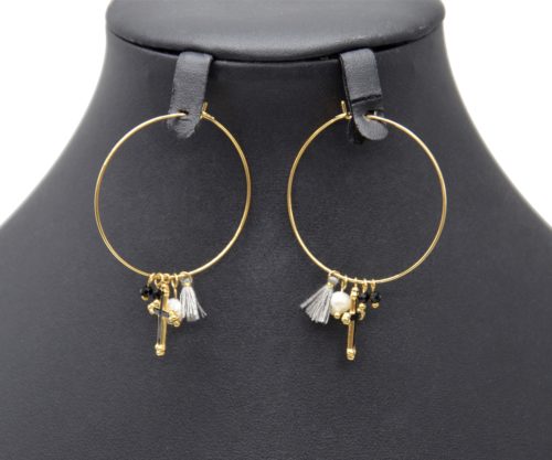 Boucles-dOreilles-Creoles-Acier-Dore-avec-Croix-Email-Noir-Perles-et-Pompon-Gris