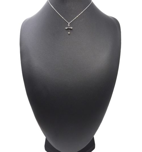 Collier-Fine-Chaine-Pendentif-Croix-Acier-Argente-et-Strass-Noir