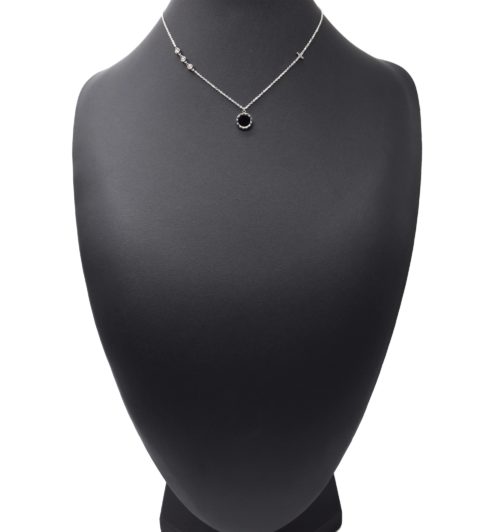 Collier-Pendentif-Cercle-Resine-Noire-et-Croix-Acier-Argente-avec-Pierres