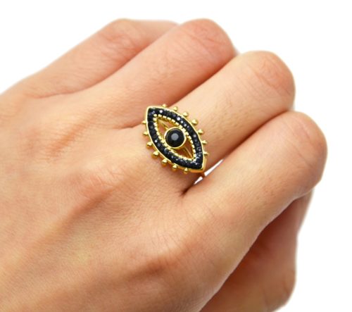 Bague-avec-Oeil-Contour-Billes-Acier-Dore-et-Strass-Noir