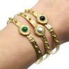 Bracelet-Jonc-Ouvert-Martele-Billes-et-Fleur-Acier-Dore-Pierre