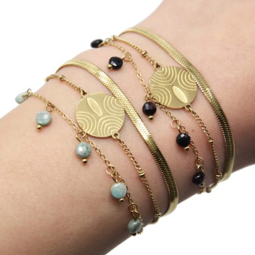 Bracelet-Triple-Chaines-Billes-Serpentine-Medaille-Acier-Dore-et-Pierres