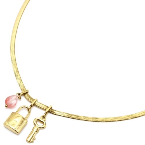 Collier-Chaine-Serpentine-avec-Cadenas-Cle-Acier-Dore-et-Pierre-Rose