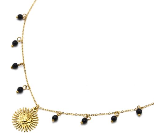 Collier-Fine-Chaine-avec-Soleil-Acier-Dore-et-Pierres-Noires