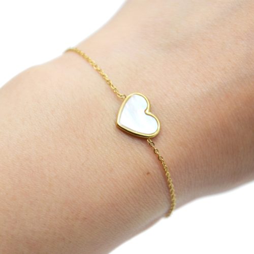 Bracelet-Fine-Chaine-avec-Coeur-Nacre-Contour-Acier-Dore