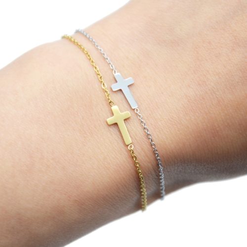 Bracelet-Fine-Chaine-avec-Charm-Croix-Acier