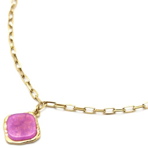 Collier-Chaine-Maillons-avec-Pierre-Carree-Mauve-Contour-Acier-Dore