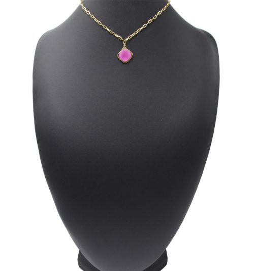 Collier-Chaine-Maillons-avec-Pierre-Carree-Mauve-Contour-Acier-Dore