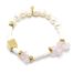 Bracelet-Perles-Blanches-et-dEau-Douce-Pierres-Roses-et-Carre-Acier-Dore