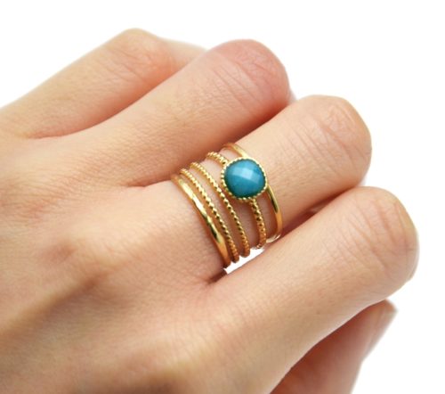 Bague-Large-Multi-Rangs-Billes-avec-Pierre-Carree-Bleue-Contour-Acier-Dore