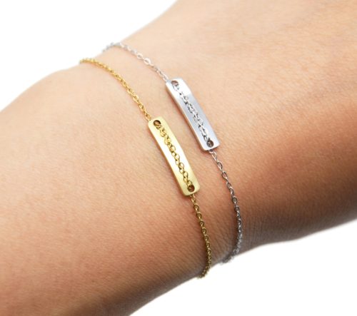 Bracelet-Fine-Chaine-avec-Medaille-Rectangle-Acier