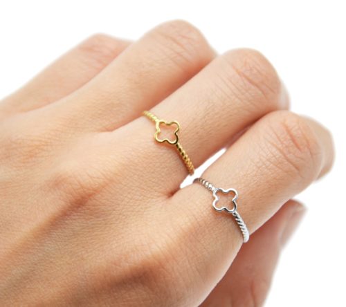 Bague-Fine-Billes-avec-Trefle-Contour-Acier