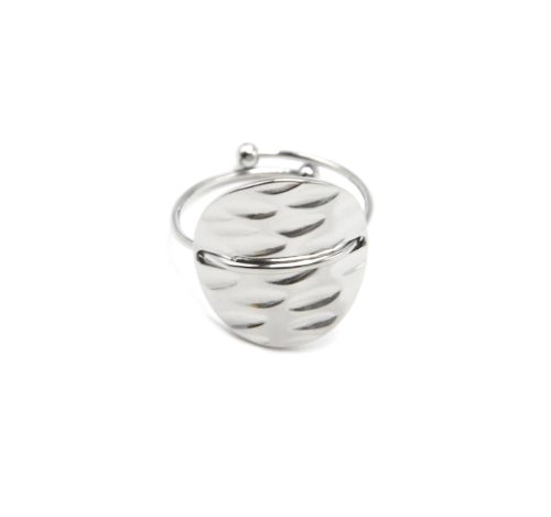 Bague-Fine-avec-Medaille-Ronde-Martelee-Acier-Argente