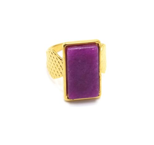 Bague-Large-Matelassee-Acier-Dore-avec-Pierre-Rectangle-Mauve