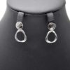 Boucles-dOreilles-Medaille-Martelee-et-Triangle-Arrondi-Acier-Argente