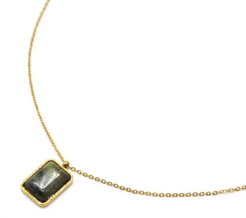 Collier-Fine-Chaine-avec-Pierre-Rectangle-Verte-Contour-Acier-Dore