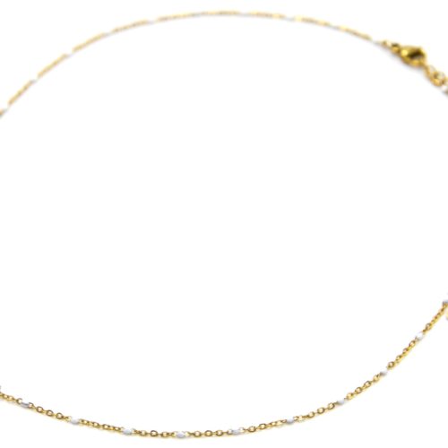 Collier-Fine-Chaine-Acier-Dore-avec-Mini-Perles-Email-Blanc-et-Pierre-Ronde