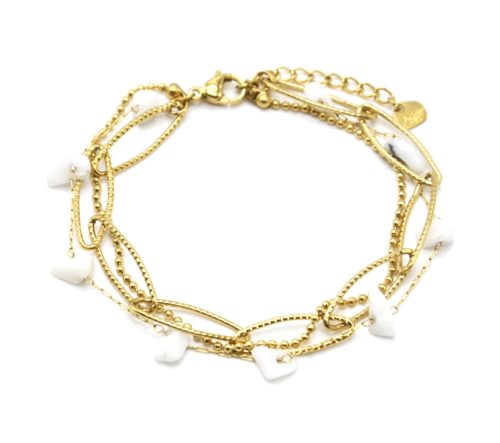 Bracelet-Triple-Chaines-Maillons-Larges-Billes-Acier-Dore-et-Pierres-Blanches