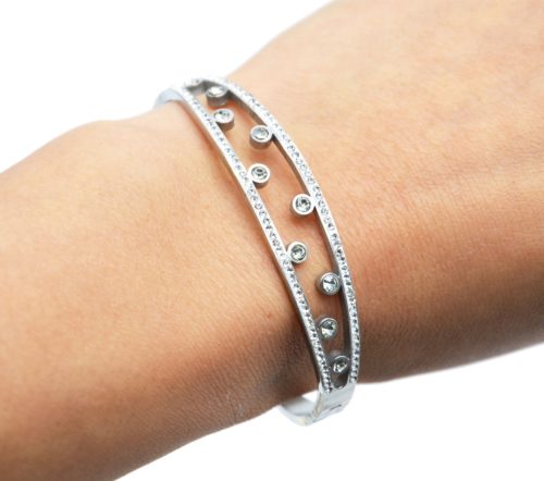 Bracelet-Jonc-Ajoure-avec-2-Rangees-et-Multi-Strass-Contour-Acier-Argente