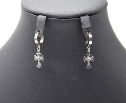 Boucles-dOreilles-Mini-Creoles-Larges-Acier-Argente-avec-Croix
