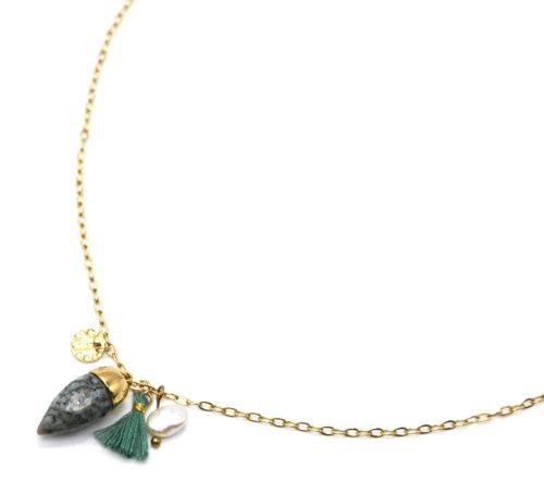 Collier-Fine-Chaine-Acier-Dore-avec-Pierre-Pointe-Verte-et-Multi-Charms