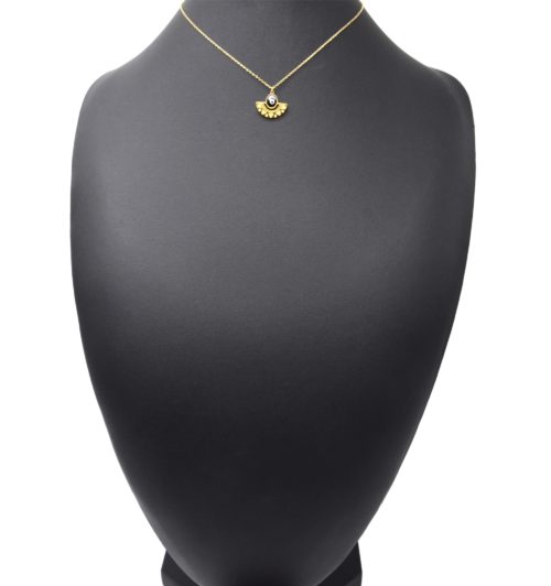 Collier-Chaine-Pendentif-Demi-Cercle-Motif-Ethnique-Acier-Dore-et-Oeil-Email-Noir