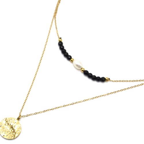 Collier-Double-Chaines-Pierres-Noires-et-Perle-avec-Medaille-Martelee-Acier-Dore