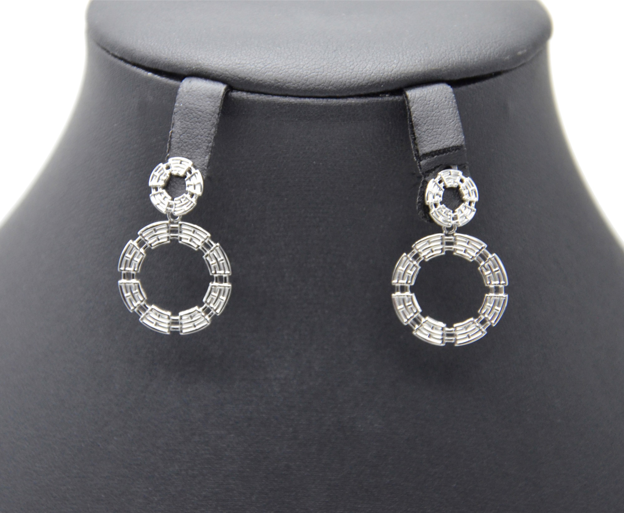 Boucles-dOreilles-Double-Cercles-Contour-Motif-Quadrille-Acier-Argente
