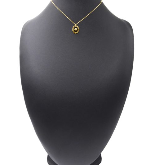 Collier-Fine-Chaine-Pendentif-Pierre-Ovale-Noire-Contour-Petales-et-Soleil-Acier-Dore