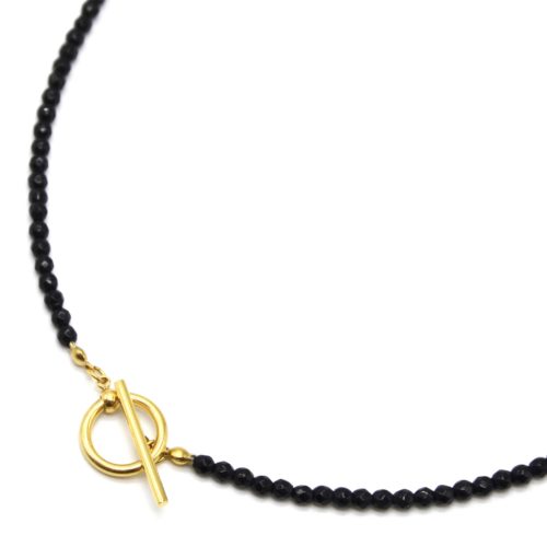 Collier-Pierres-Noires-avec-Fermoir-Cercle-et-Barre-Acier-Dore