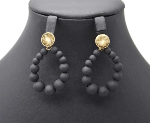 Boucles-dOreilles-Medaille-Acier-Dore-et-Goutte-Petites-Perles-Noir-Mat
