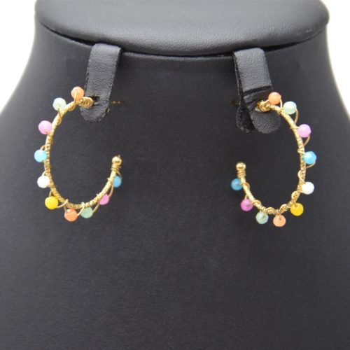 Boucles-dOreilles-Creoles-Martelees-Acier-Dore-avec-Pierres-Multicolores