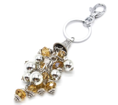 Porte-Cles-Bijou-de-Sac-Grappe-de-Perles-Beiges-et-Billes-Metal-Argente