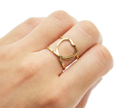 Bague-Large-avec-Coeur-Contour-Acier-Dore