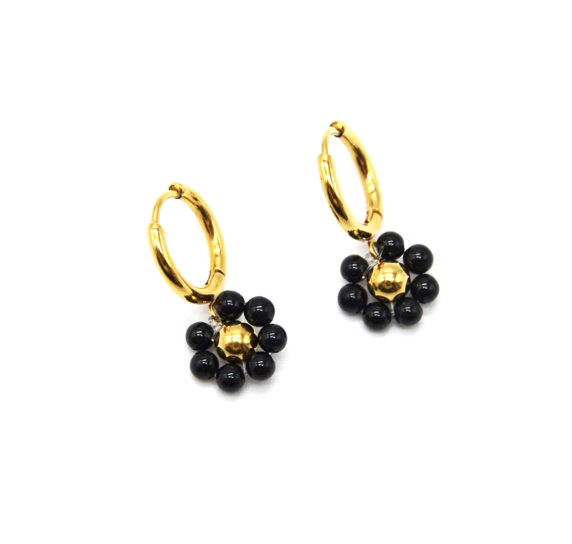 Boucles-dOreilles-Mini-Creoles-avec-Fleur-Pierres-Noires-et-Bille-Acier-Dore