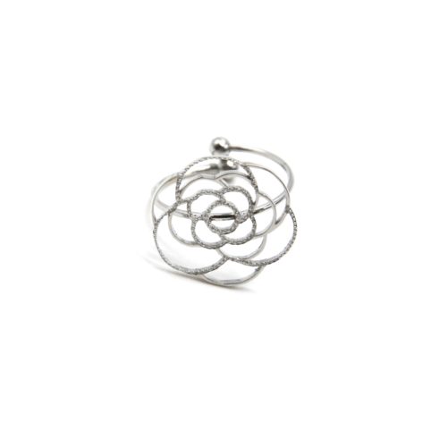 Bague-avec-Fleur-Petales-Contour-Points-Acier-Argente