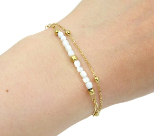 Bracelet-Double-Chaines-Billes-Maillons-Acier-Dore-et-Pierres-Nacre-Blanc